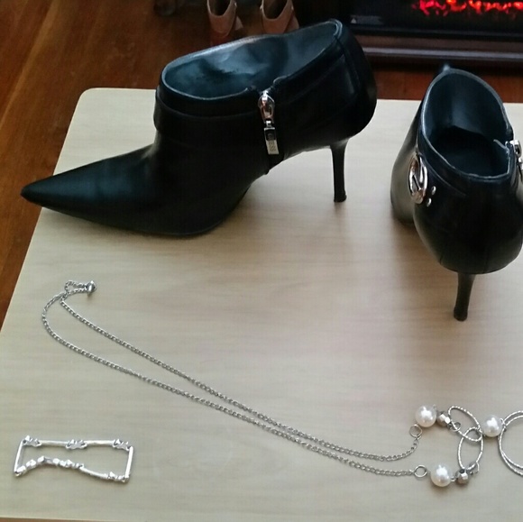 Shoes - Picture 2 of 4